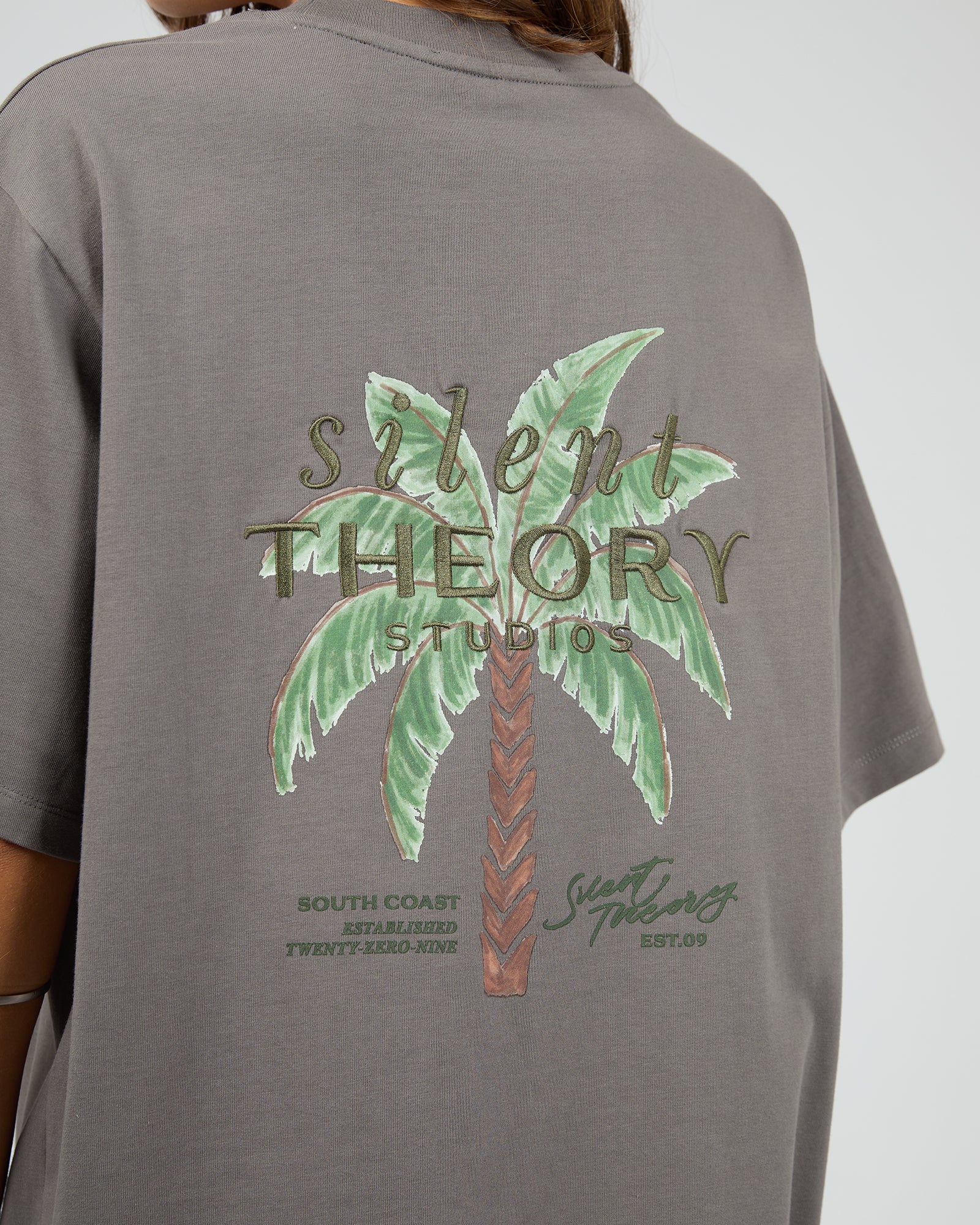 Beachside Tee / Coal | Silent Theory Silent Theory
