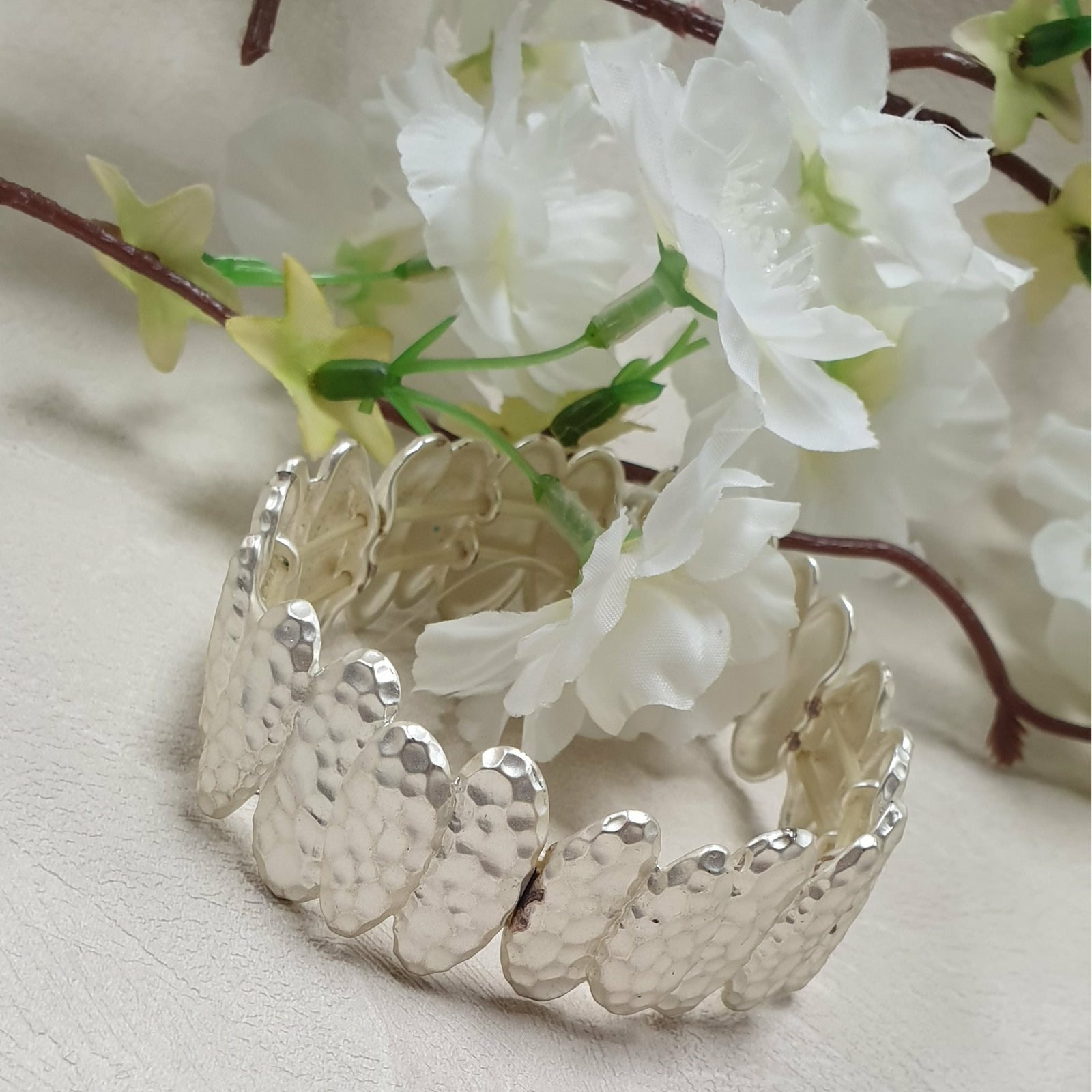 SHINY SILVER BRACELET Not specified